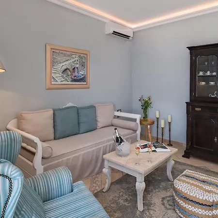 Captivating 2-bed In Imerovigli, Santorini Vila *